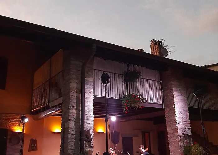 לינה וארוחת בוקר Al Castello 3*