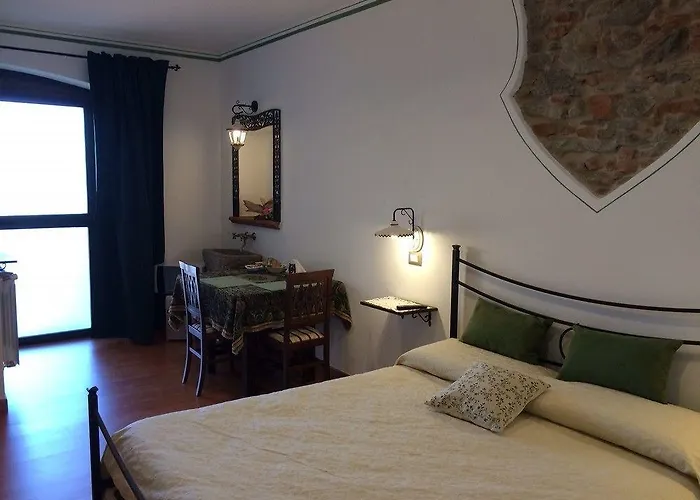 לינה וארוחת בוקר Al Castello 3*