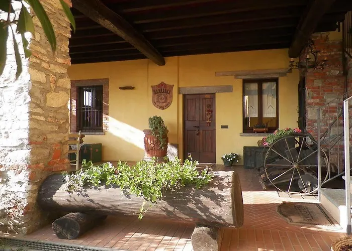 Al Castello לינה וארוחת בוקר Casale Litta